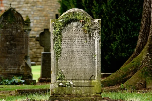 Is It Legal to Clean Gravestones in the UK? Laws & Permissions